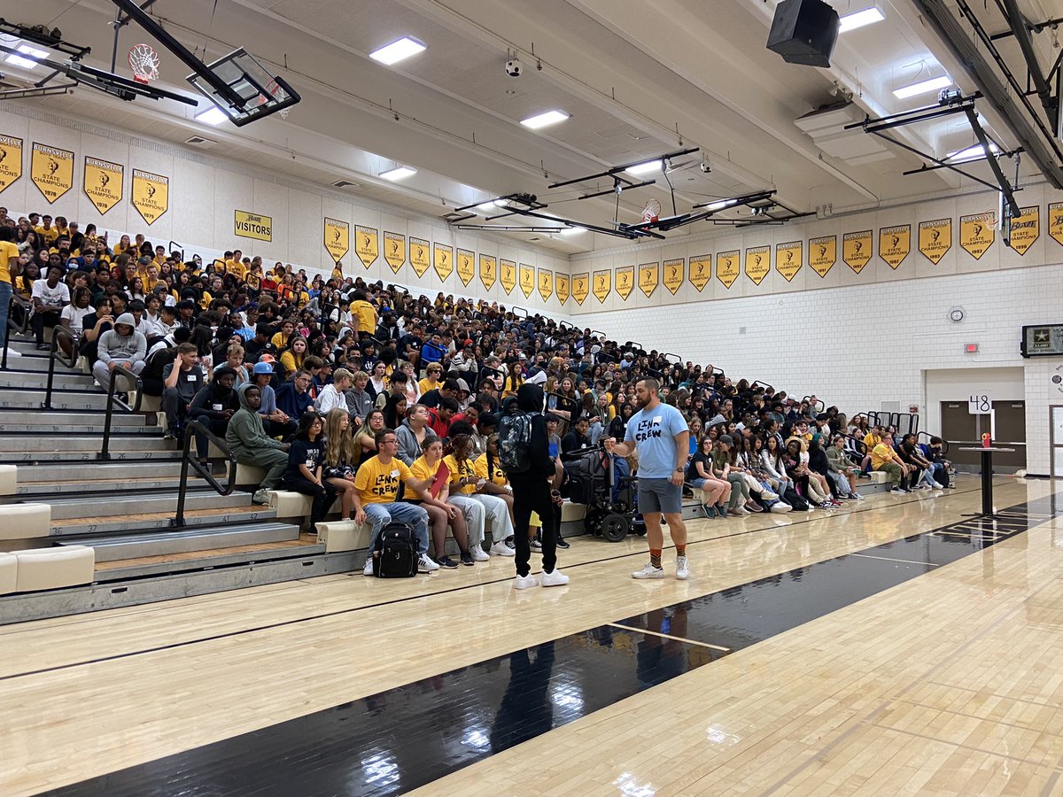 ISD191's tweet photo. The #One91FirstDay for ninth graders at @BurnsvilleHS is getting underway! Shout out to Link Crew leaders and staff for making it an amazing day for these students! #GoBlaze๐ฅ#CommunityStrong https://t.co/EpHoZWhfDD