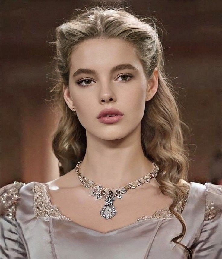 azrixlain's tweet image. "Linda... ela sempre fora a mais linda de nós. Suave e encantadora, como um crepúsculo de verão."

"Os cabelos louro-dourados de Elain estavam presos pela metade, a pele pálida parecia lisa e levemente corada, e os olhos, como chocolate derretido, [...]"

#ElainWeek