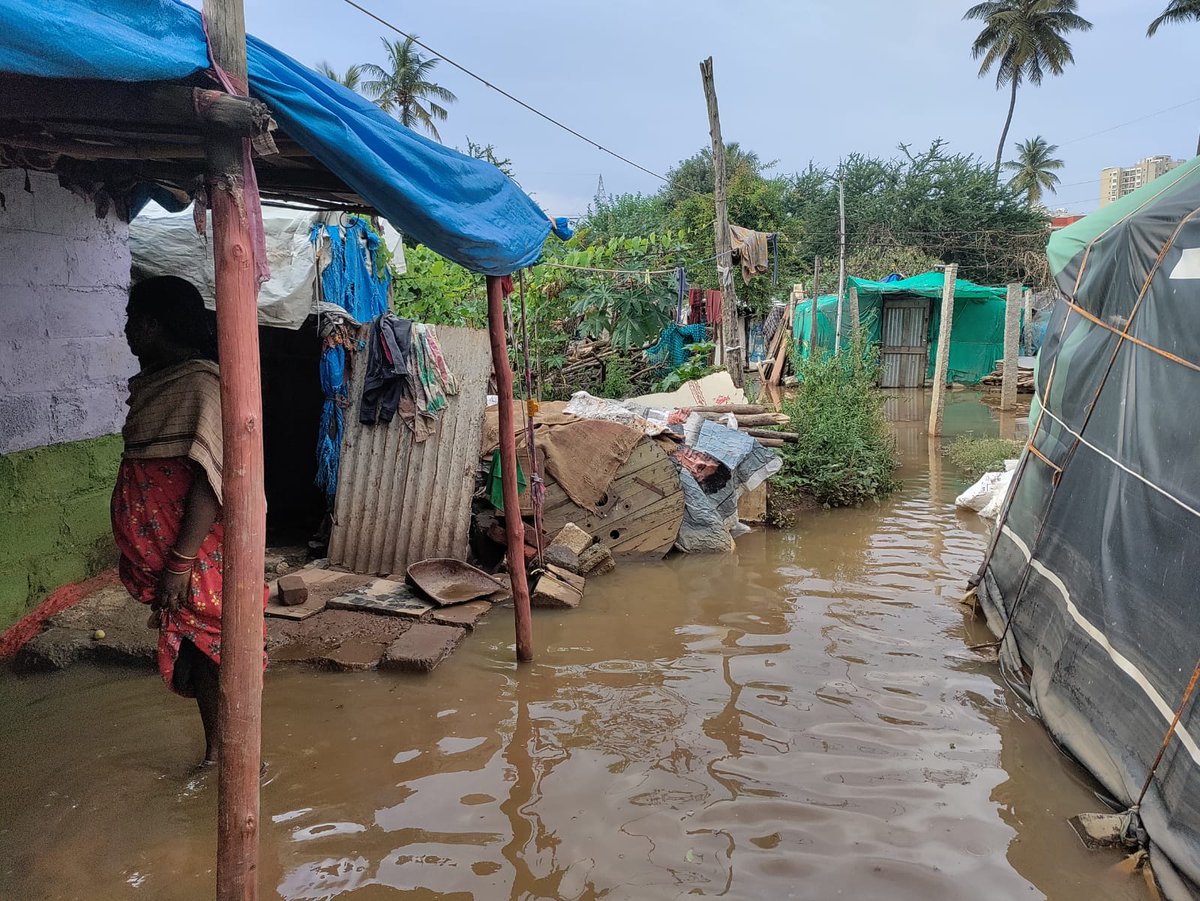 aicctukar's tweet photo. Continuous flooding in working class areas of Maramma Devasthana, BEML layout, Palyam, Brookefield bus stand, where powrakarmikas of ward nos 85, 86 and 149 reside. Flooding due to Brigade Tech Gardens pumping out water from their premises!! @BBMPCOMM please initiate action! https://t.co/v7lms4Cekd