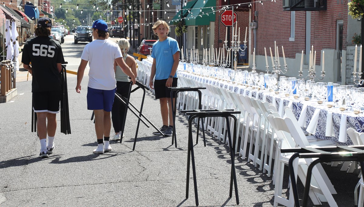 SDofWashington's tweet photo. CAPS Global Business Students Help Set Up Farm to Table Event. Click the link below for the story and additional photos. 
https://t.co/xpr8uZez9T https://t.co/xvkBkELqya