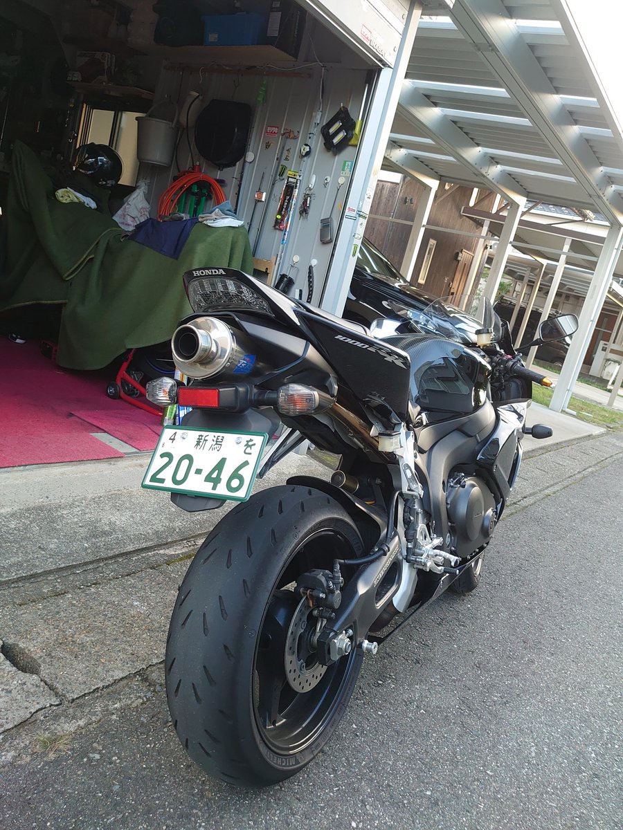 CBR1000RR
センダボ
手に入れるかぁ！？