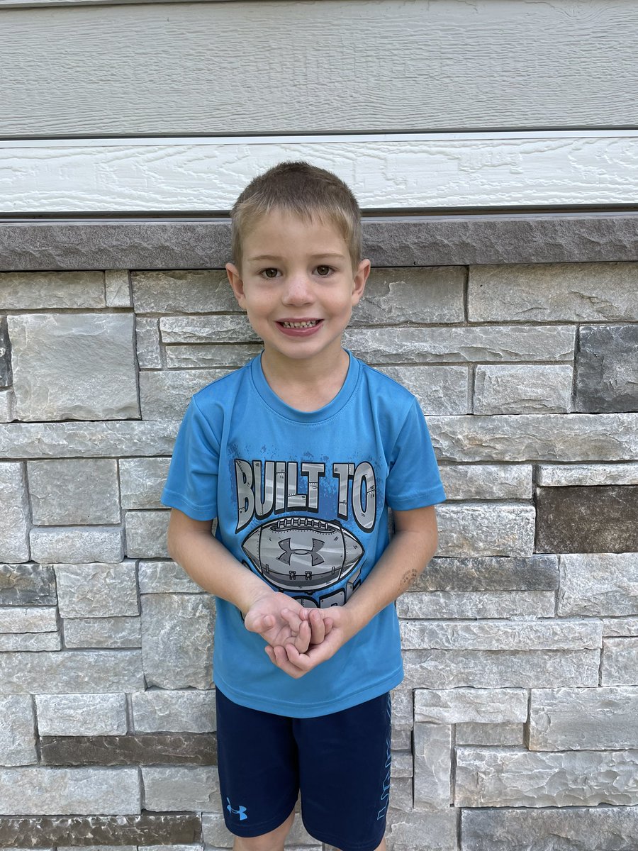 CoachMatheson's tweet image. Happy #firstdayofschool! @laacademiabuhos #ECCS1stDay #FirstDayOfK #ClassOf2035 #FirstDayOf1 #ClassOf2034