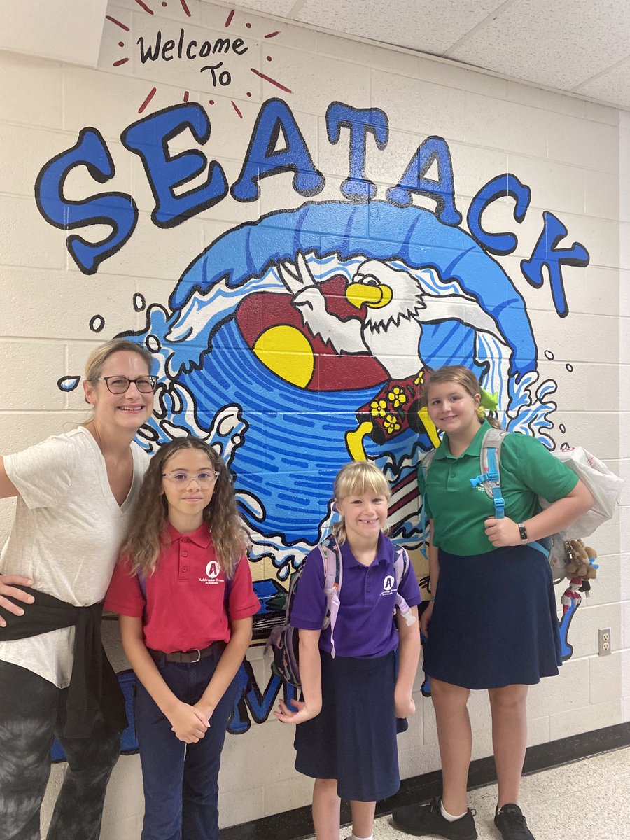 SeatackDream's tweet photo. Happy First Day of School! #VBFirstDay @AAD_Inc (Photo Permission Granted) @skatven @vbschools https://t.co/OfUJ3NK0cO