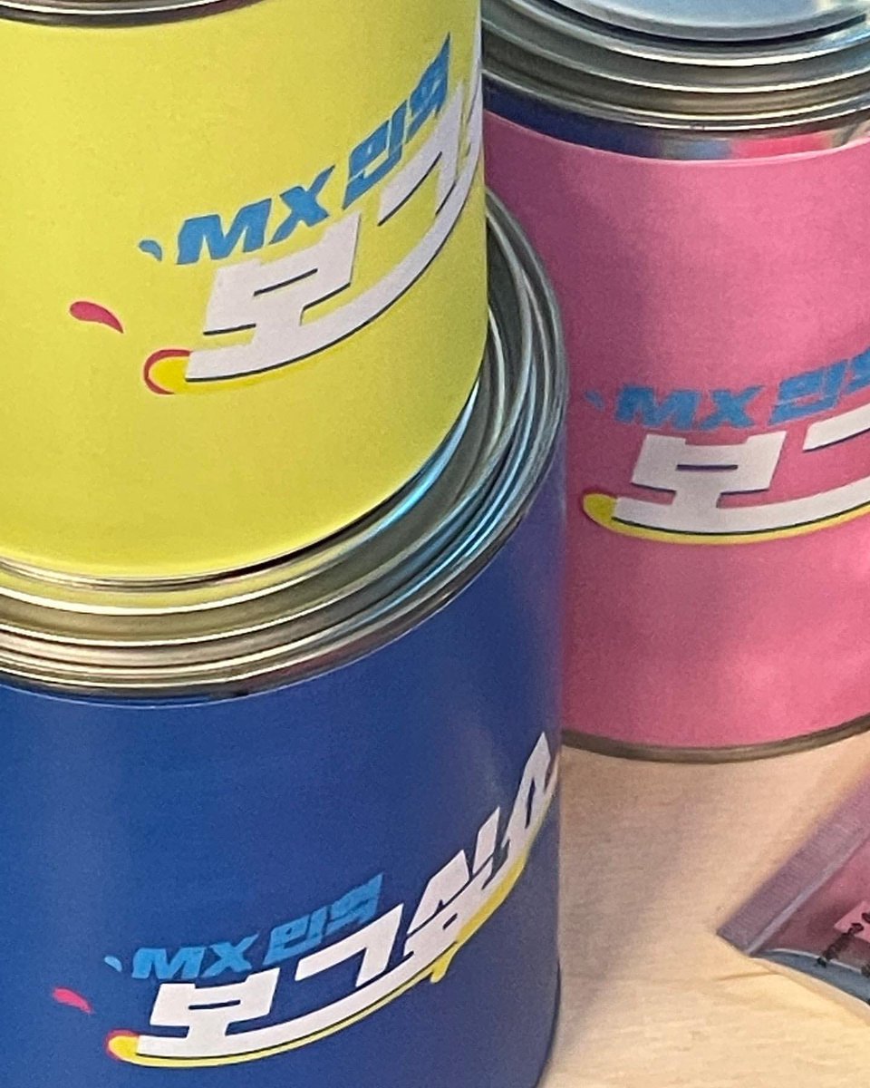 Guess who is back with his brush and paints?