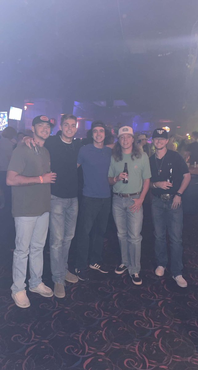 booogieee's tweet photo. saturdays are for the boys 🤙🏻 https://t.co/WQJKsZtDt1