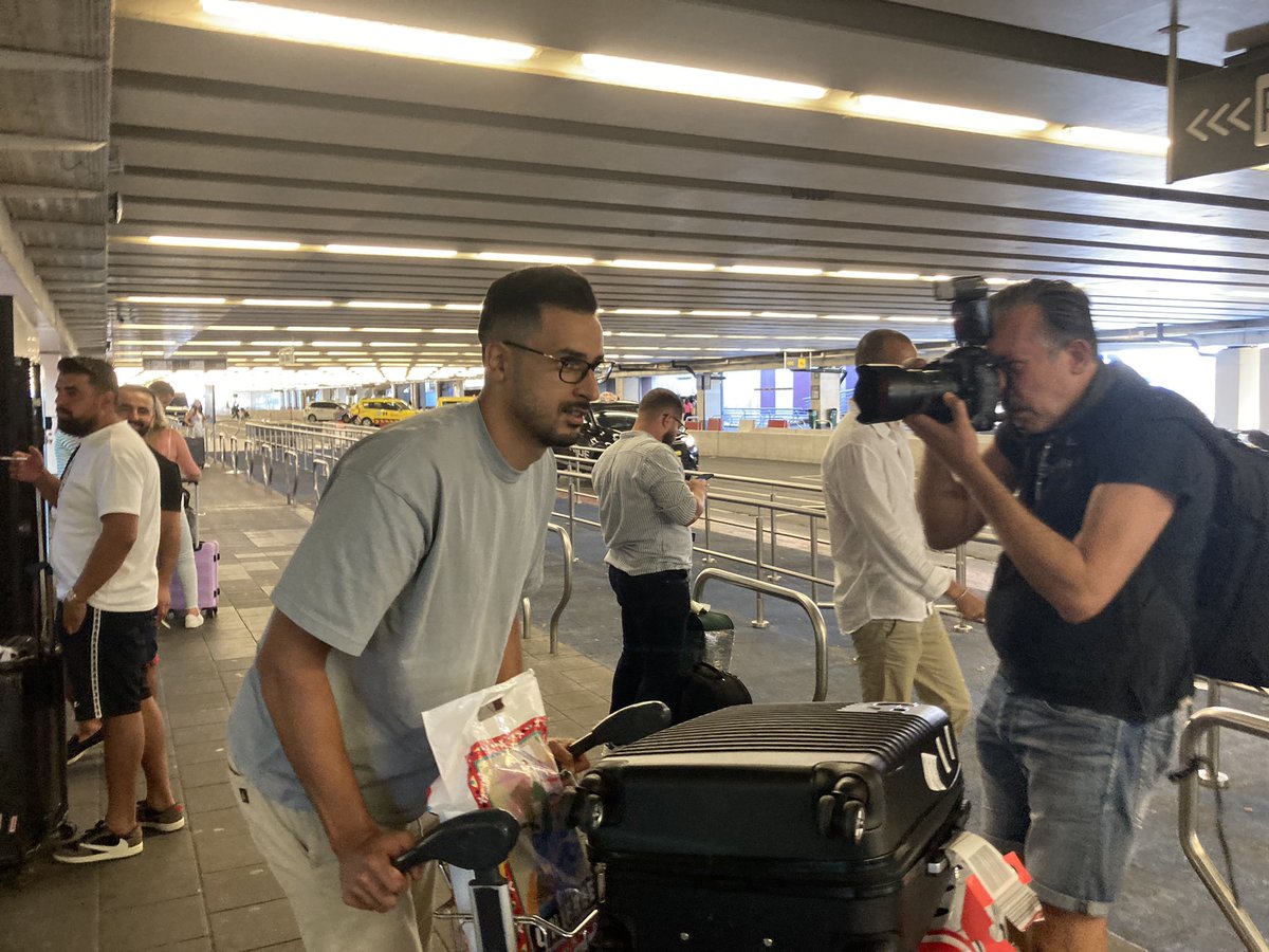 🛬 Nacer Chadli is geland in België om zijn contract bij Westerlo te tekenen.
💬 “Jonas De Roeck heeft me overtuigd van het mooie project van de club”
⚽️ “Ik hoop zondag tegen Anderlecht meteen te debuteren”

#jpl 
#DeadlineDay 
#chadli