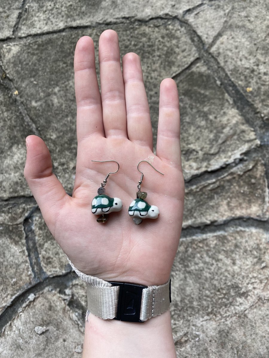 claykiiM's tweet photo. don’t be sad, get crystal earrings! https://t.co/KKOky6d0M5
