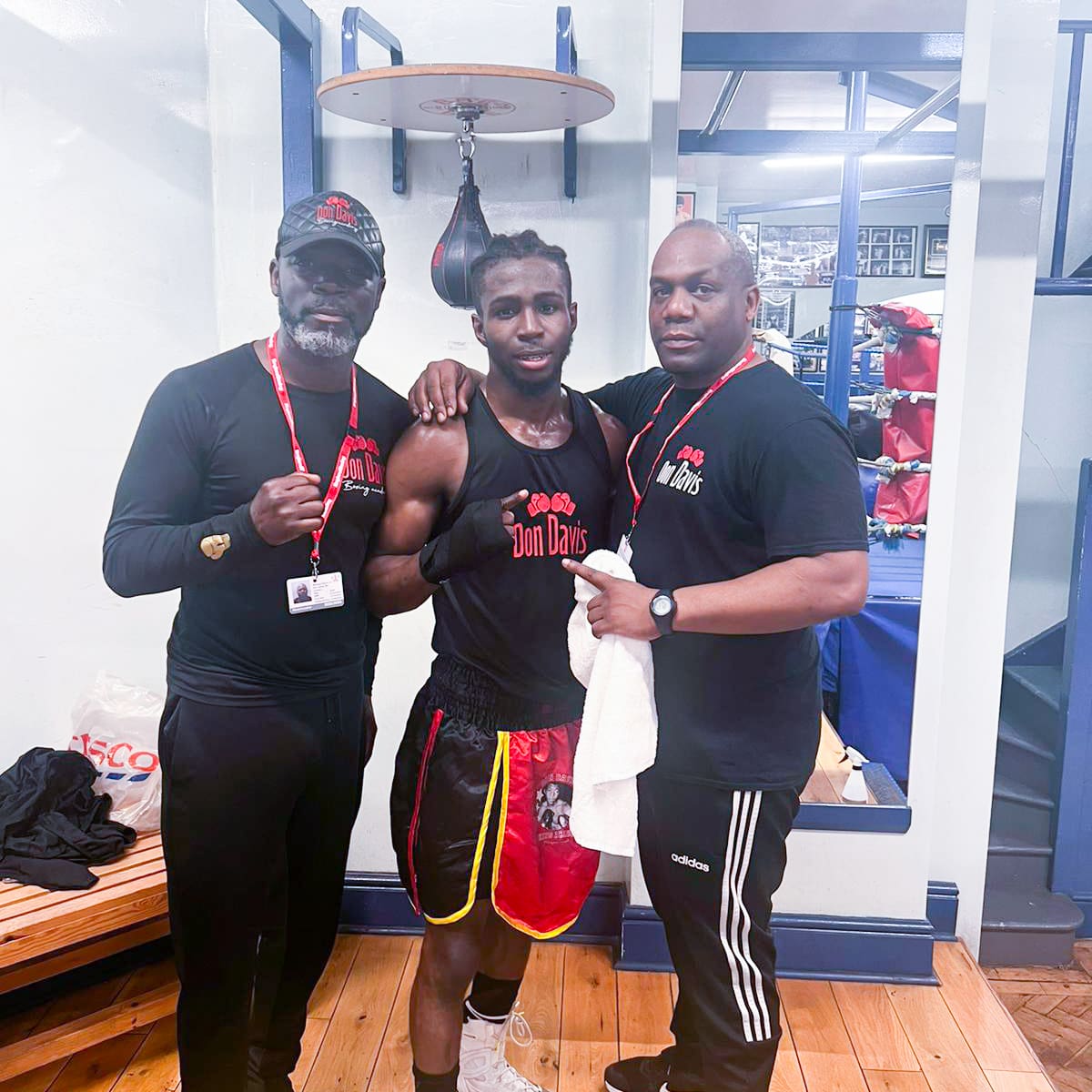 Dondavisboxing1's tweet photo. First w for the new boxing season for the @Dondavisboxing1

Malik impressed with a decisive win at the #EarlsfieldABC homeshow 🥊🥊🥊 https://t.co/r5ou1kgYx9