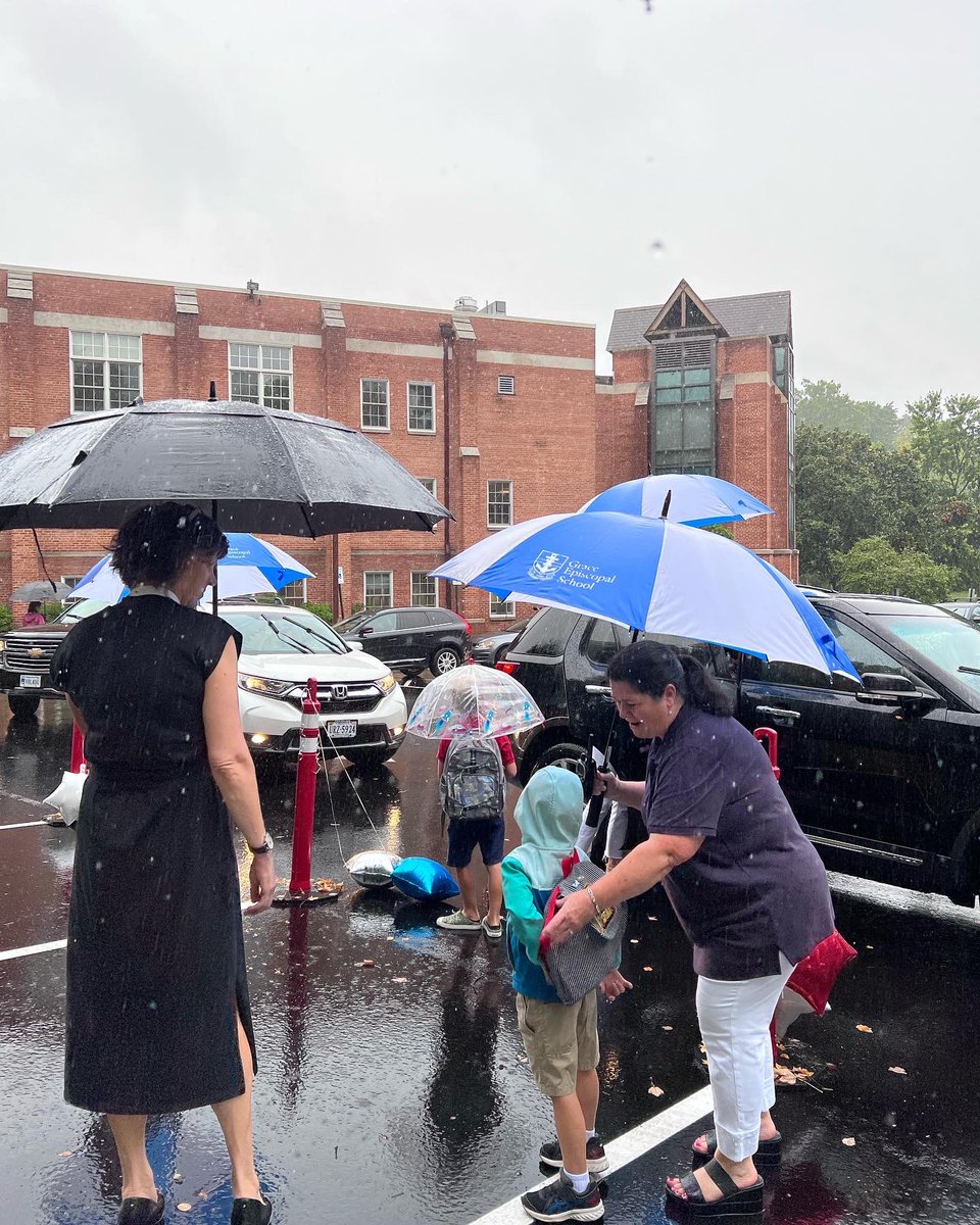 GraceEpisAlexVA's tweet photo. Raining ☔️ graces on our Grace Episcopal School students on their first day of class.

So grateful for a fun - though wet - Drop-Off Line.

#AlexandriaVA #BoundlessGrace https://t.co/1C0zWM2nlT