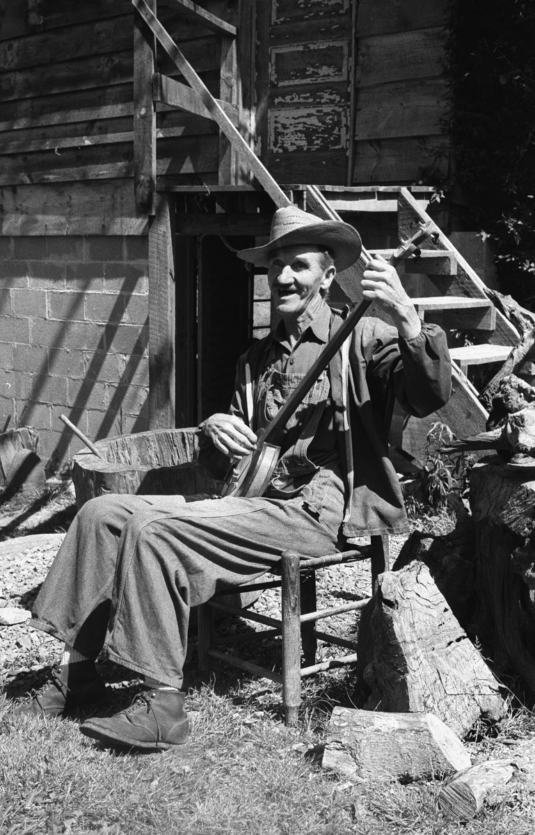 FoxfireOrg's tweet photo. "The fiddle and the banjo, they's kind of get-up-and-go music." Buna Hicks

New #podcast out today on #ItStillLives featuring interviews with regional #banjo makers and a few songs as well! Find it wherever you get your podcasts or over on https://t.co/aZC0b0ODrD https://t.co/ZRMZ448dFA