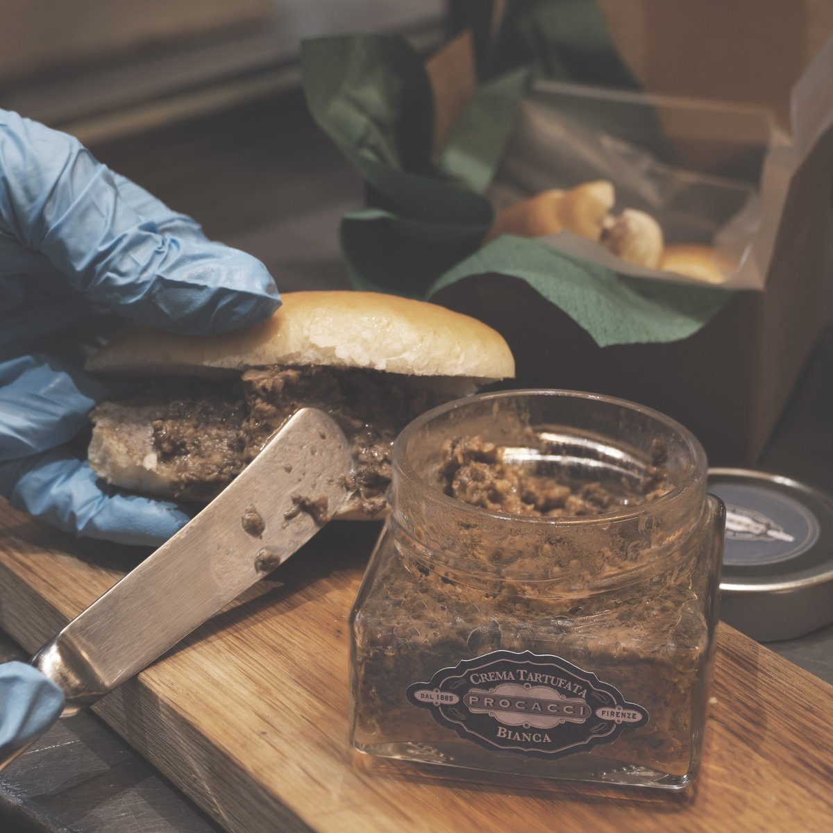 MostraAeP's tweet photo. Per la prima volta saranno presenti ad #ARTIGIANATOEPALAZZO #Badiani e #Procacci, due marchi storici di eccellenza, conosciuti nel mondo per le loro specialità gourmet, risultato di lavorazioni che affondano le radici nella tradizione fiorentina e conservate nel tempo. https://t.co/DsIkEQLZ6M