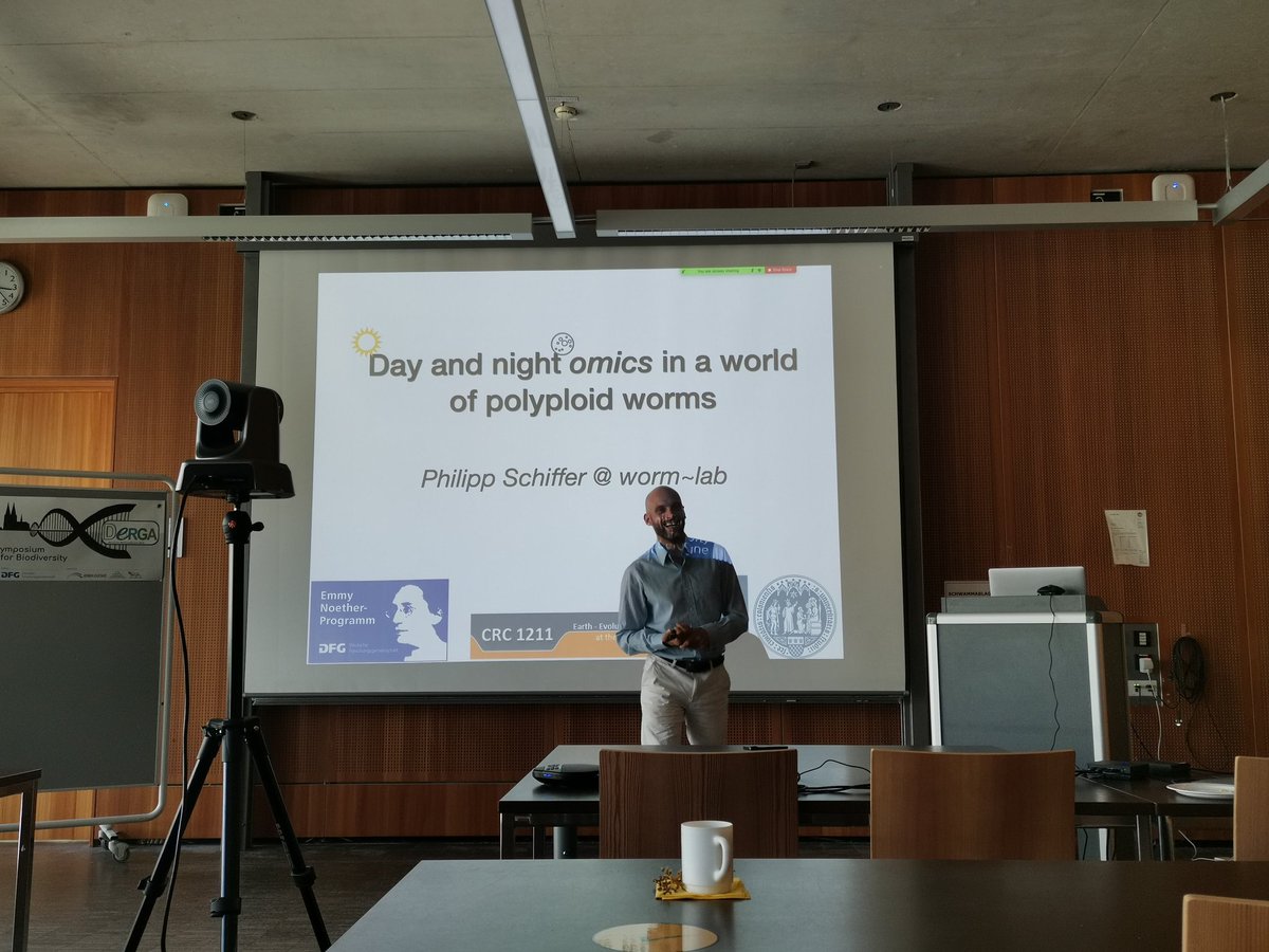 DeRGAbiodiv's tweet photo. Amazing talk by Philipp Schiffer (@wormlab_eu) about current projects and future perspectives of DeRGA and how to combine day and night sciences. ☀️🌑 #dergaverse https://t.co/BEyPzNlVK7