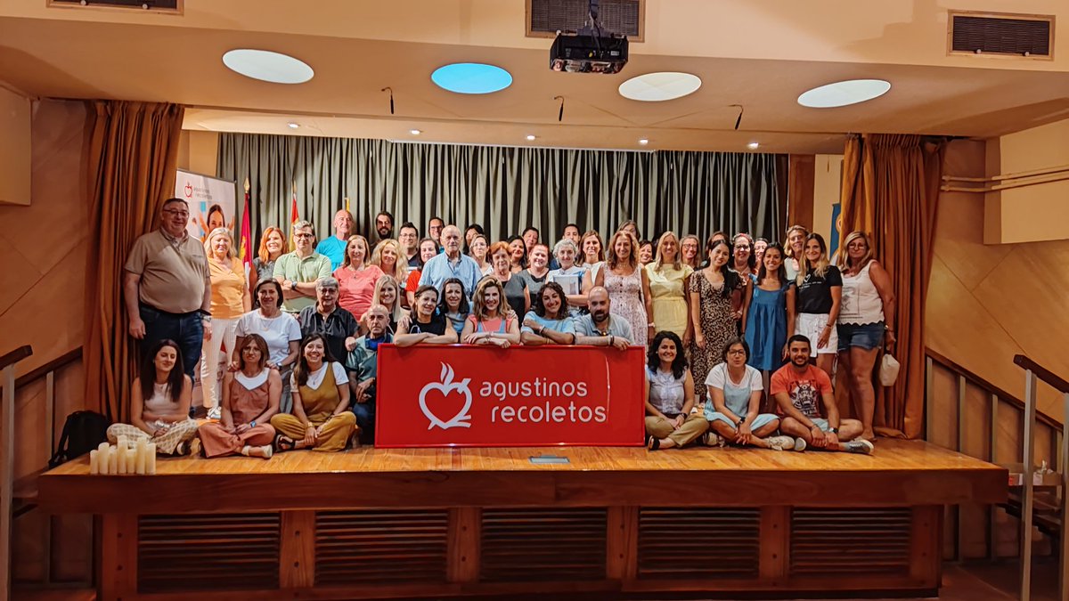 AgustinosGuadal's tweet photo. ¡Ya nos hemos puesto manos a la obra para comenzar un gran curso!  Además de preparar los últimos detalles, hemos dado la bienvenida al nuevo director titular del Sagrado Corazón: el Padre Manuel Cambero. ¡Bienvenido a esta familia! https://t.co/Lf2bhHL1GQ