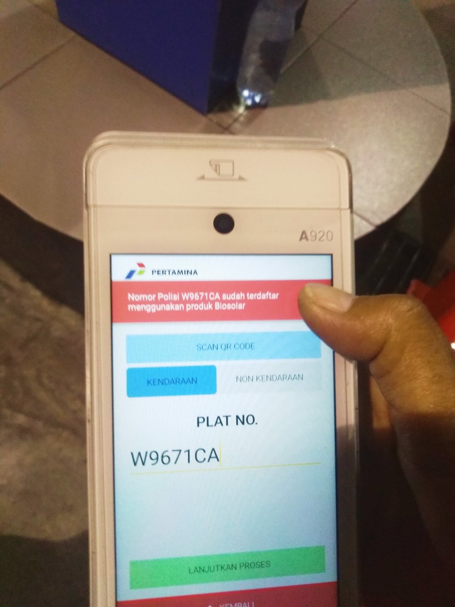 bambang_shm's tweet photo. Min @e100ss mohon bantuan, cara mengatasi permasalah ini...
Plat nomer tersebut BBM nya pertalite, kenapa di aplikasi punya pom bensin keluarnya biosolar.. https://t.co/Kyhtg15pI8