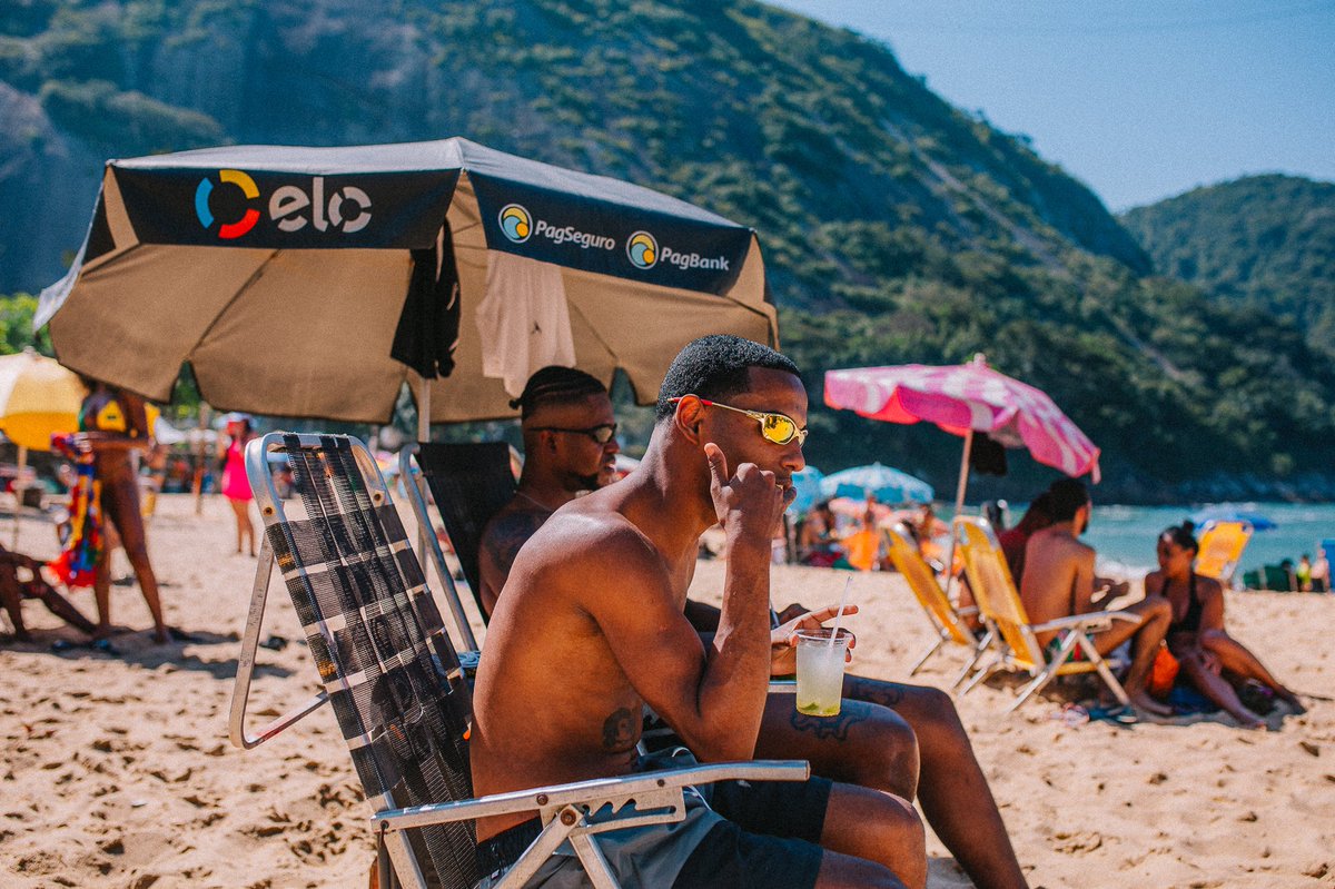 OriginalEuMermo's tweet photo. TOCA O MOTOROLA EM CIMA DA MOTO 
4 CELULARES, 1 PRA TIRAR FOTO 

Dia 9/9 no canal da @pnplstorm https://t.co/7C0YvQHpky