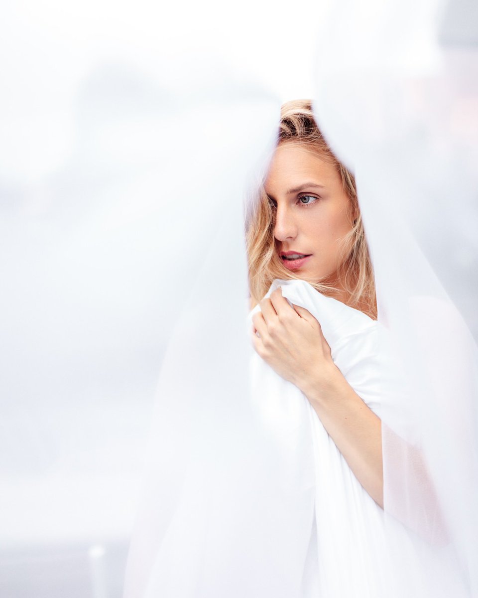 DGeborek's tweet photo. Let me tell you, the #bts when I took these must have looked absolutely ridiculous.. always fun to play around with the #portraiture though! #photography https://t.co/vMLulFTWNv