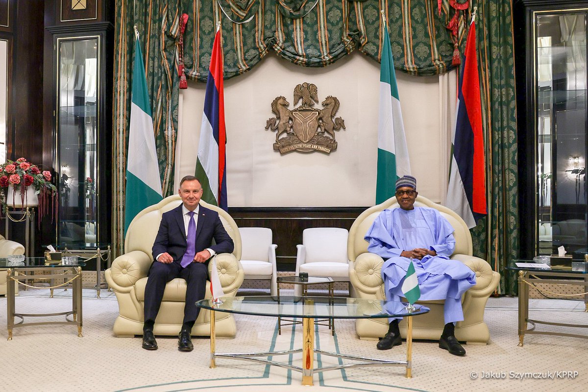 prezydentplarch's tweet photo. Prezydent @AndrzejDuda w Abudży #Nigeria: Z punktu widzenia bezpieczeństwa energetycznego dzisiejsze rozmowy są dla nas bardzo ważne jeśli chodzi o dostawy Polski i UE gazu LNG, jak i ropy naftowej. https://t.co/DA4QEhVuSZ