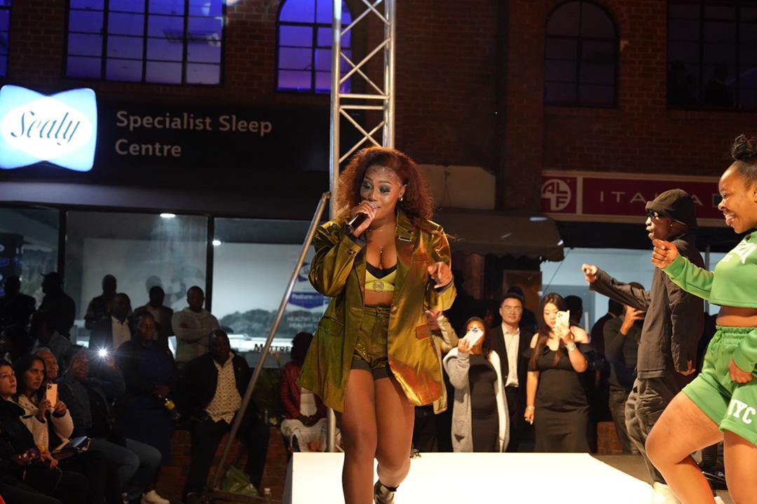 jcmczw's tweet image. Some of the highlights from the recently held Makanaka Fashion Show held during the weekend @pablozvipclub. We had performances from @TamyMoyo @nyashadavidzw @mwenjemathole and #MimiTheSongBird. @iMisred @GilmoreTee @PaperBagAfrica @CulxureMag @TafadzwaZimoyo @MWhitelinen