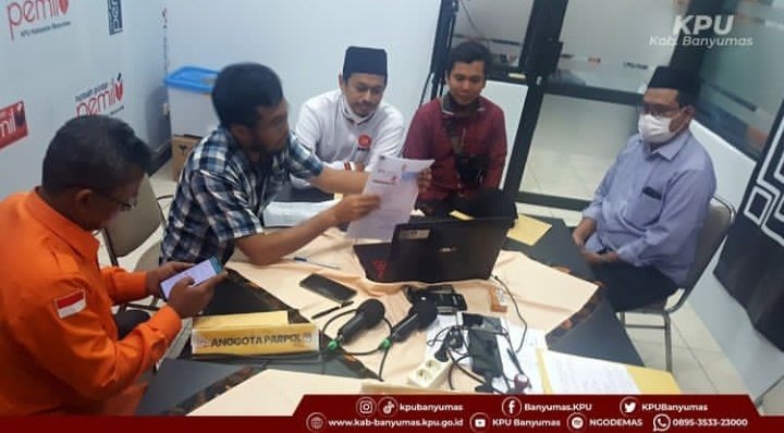 kpukabbanyumas's tweet photo. #TemanPemilih #SedulurKPUBanyumas Pada Senin (05-09-2022) KPU Banyumas melaksanakan Klarifikasi Keanggotaan Ganda dalam tahapan Verifikasi Administrasi Parpol Calon Peserta Pemilu 2024.
#KPUBanyumas
#Pemilu2024
#verminparpol
#verpol https://t.co/NAfhxPiAiX
