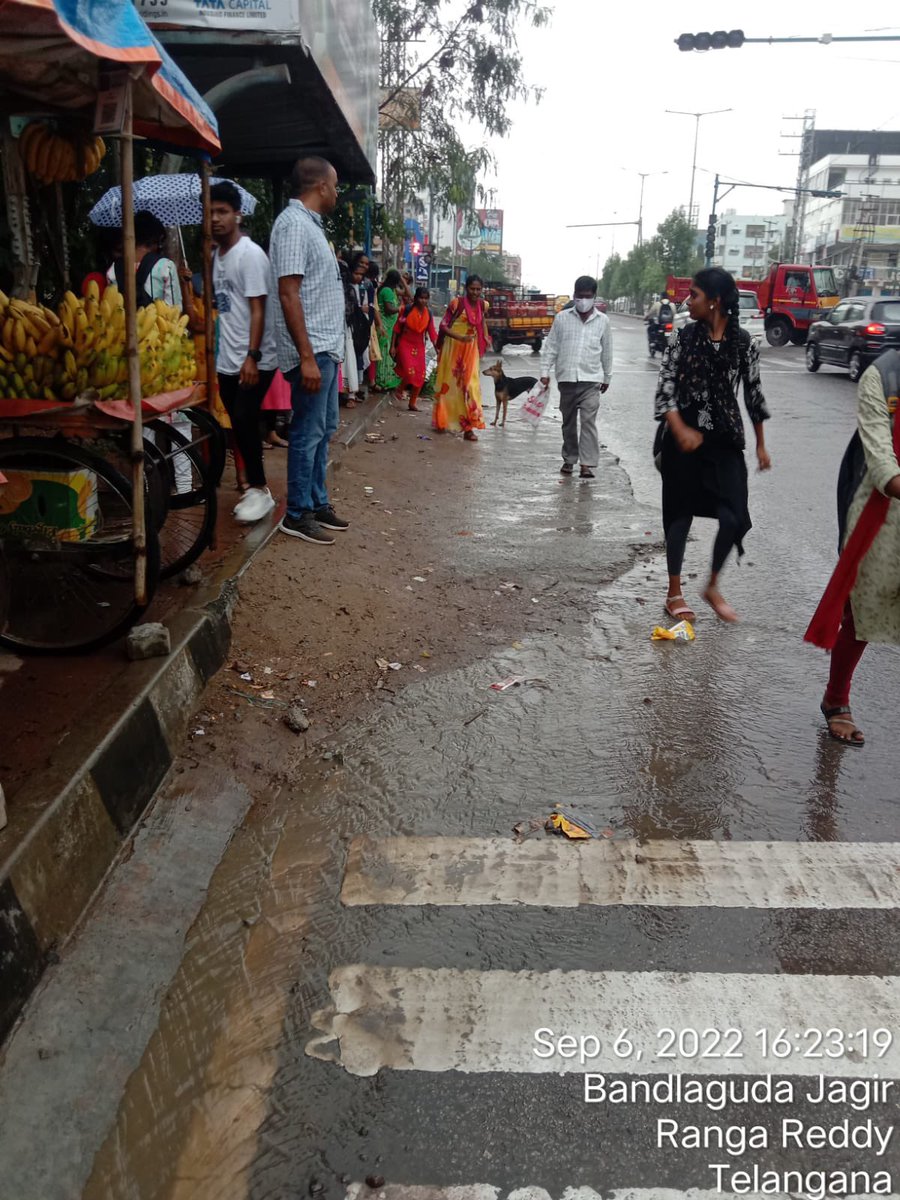 SheTeamsCyb's tweet photo. సైబరాబాద్ పోలీస్ కమిషనరేట్ పరిధిలోని అన్ని పబ్లిక్ ప్రాంతాల్లో "షీ టీం" బృందాలు నిరంతరం డెకాయి ఆపరేషన్లు నిర్వహిస్తూ ఉంటాయి. మహిళలు అమ్మాయిలను ఇబ్బందులకు గురిచేసే పోకిరీల పట్ల కఠినంగా చర్యలు తీసుకుంటారు. #CyberabadSheTeams #DecoyOperations https://t.co/LAVBjyF4Up