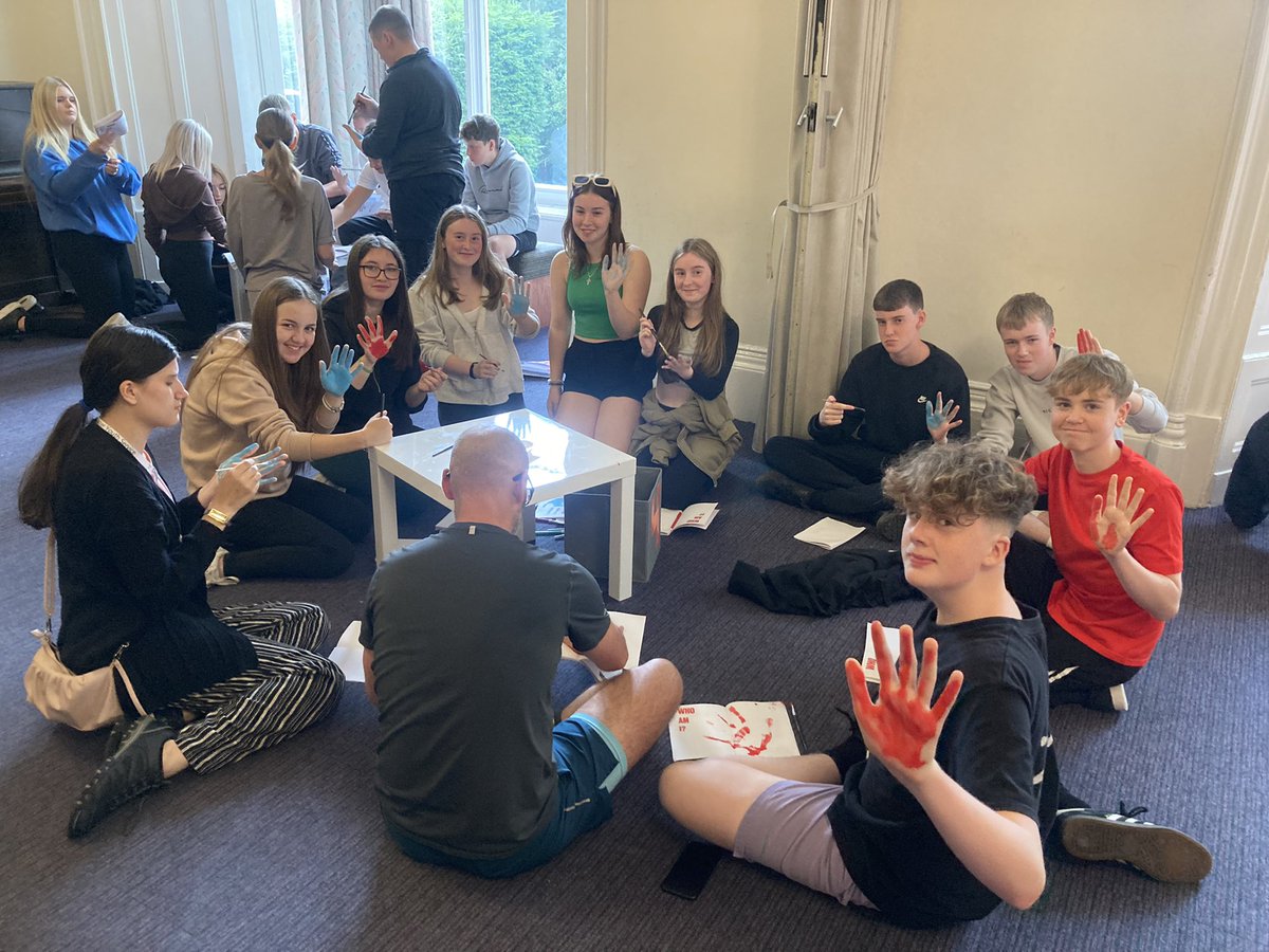 CACHSChaplaincy's tweet photo. Followed by a session on “Who am I”, exploring our uniqueness and getting to know our small groups. https://t.co/Ec237zU8m5