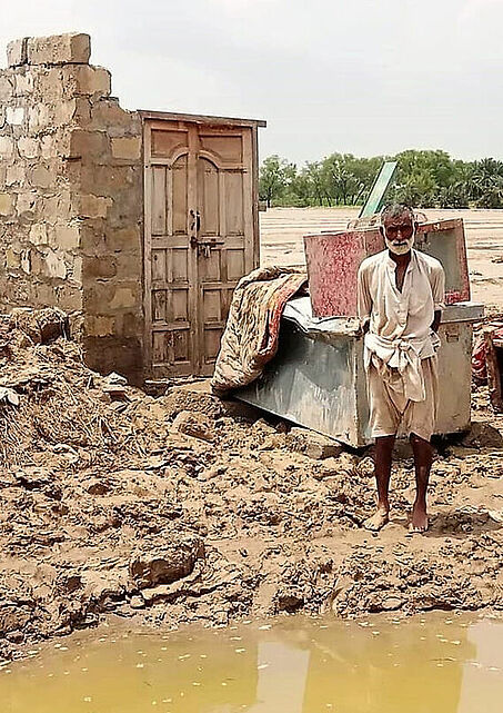 missio_de's tweet photo. Gut ein Jahr nach der Regenwasserflut in Deutschland ist jetzt #Pakistan in noch viel stärkerem Maße davon betroffen. Wir bitten um Eure #Akuthilfe nach den #Überschwemmungen ⬇️
https://t.co/MqfsV0pcU6 https://t.co/ySJmgPoTUk