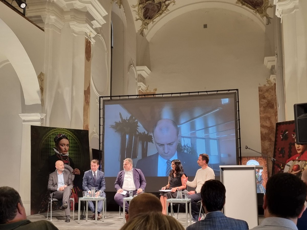 Kakšen dogodek! @MZZRS je v sodelovanju z #ISR organiziralo zeleni dogodek brez emisij za veleposlanike v Mariboru. 🚄 , 🚲 ter pogovori o izzivih in #REPowerEU. V 🇪🇺 <a href="/EKvSloveniji/">Evropska komisija</a> popolnoma podpiramo #EUGreenDeal - v besedah in dejanjih! 💪