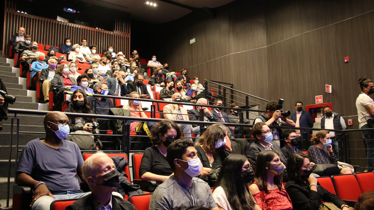 FranciaenMexico's tweet photo. 🧵4/5 -El ciclo de cine de la 9a edición del #Librofest se abrió con la proyección de Las ilusiones perdidas, de Xavier Giannoli, una adaptación de la novela de Honoré de Balzac 🎬✨ https://t.co/F5MsLNF2K6