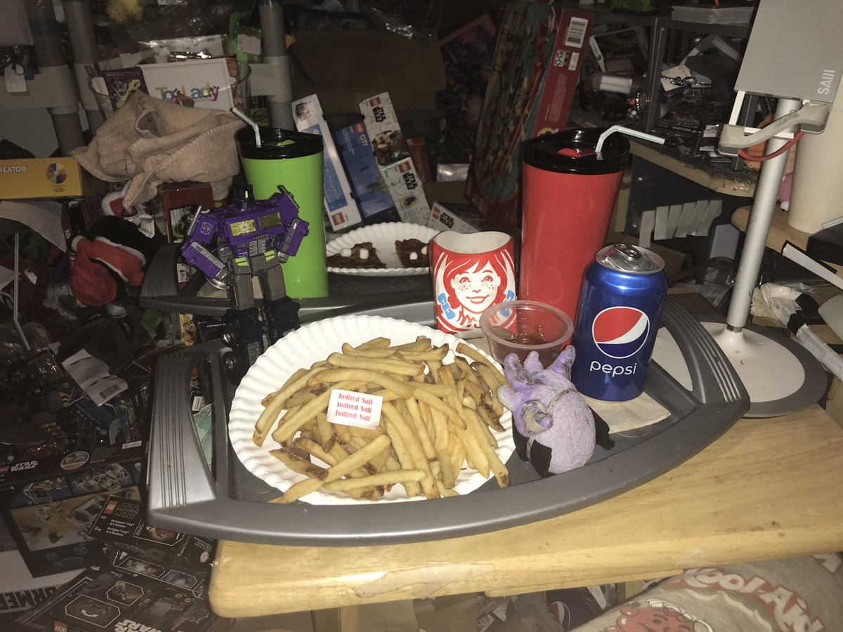 Transfan2's tweet photo. @NightShiningPR @JesseWittenrich @Botcon
Puggle IDW Galvy:Ivisited #TransformersShatteredGlass Universe Again! Today+Saw #OptimusPrime Again!We Saw Lunch From #Wendys &amp; #Arbys #006! #PugglesTalk #Transformers #ShatteredGlass #ShatteredGlassOptimusPrime #GalvySG  #FunSGPrime⭐️ https://t.co/V35oAOsoXz