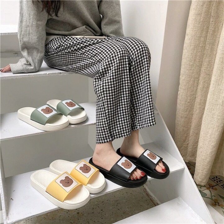 Sijeunilili's tweet photo. CLEARANCE SALE ! Bear Slippers / selop rumah wanita alas karet anti slip / sandal rumah 

> https://t.co/maiJvaoRjs https://t.co/gLaIl41KTS