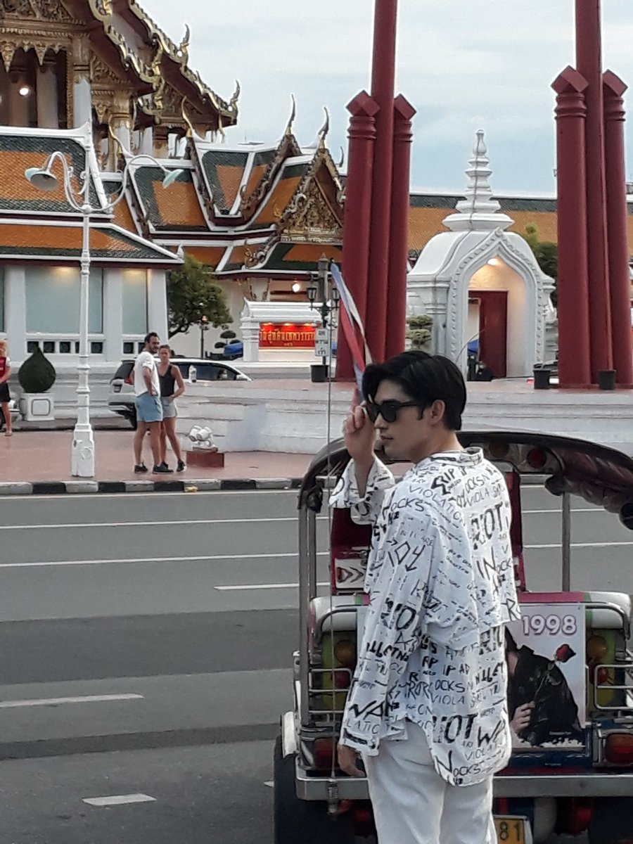 Love_Dun2023's tweet photo. หล่อขนาดไหนไม่รู้ ฝรั่งยังมอง😘
#dunromch 
@dunromch https://t.co/dZAYG81gLO