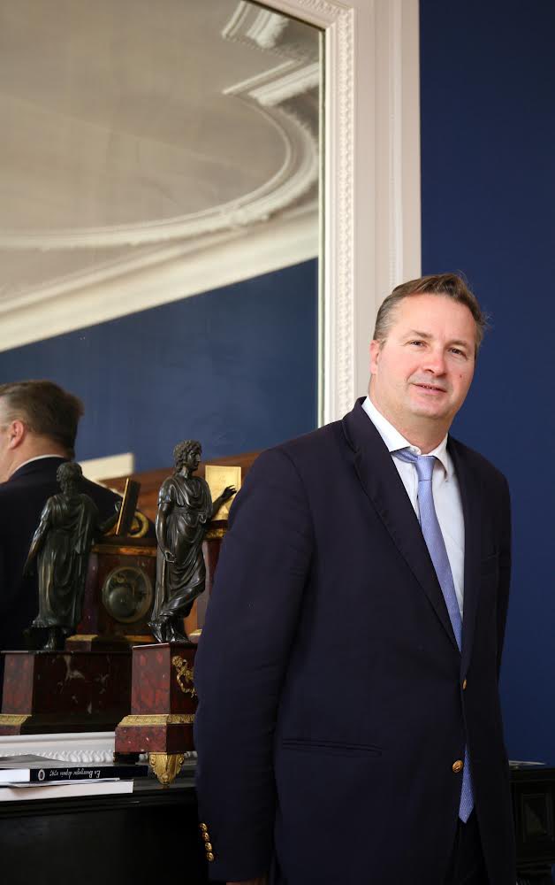 Louis-Fabrice Latour est décédé Il doit sans doute voler au-dessus de la colline de Corton qui lui était si chère