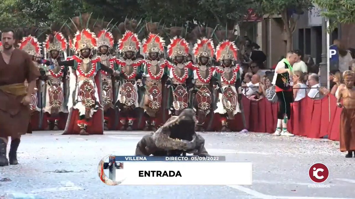 ElOrejonVillena's tweet photo. Aprovechando el éxito del tuit de @FRaN_FeRRiZ sobre las Fiestas de #Villena traemos algunas aclaraciones. 
Veo gente confundida por lo de un caimán en fiestas de #MorosyCristianos o en general de qué va el asunto. Si flipáis con esto todavía no habéis visto nada. Abro hilo: https://t.co/iAl5dFvDj2
