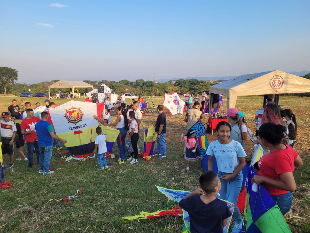 ejercito_COPER's tweet photo. Nuestros Centros de Familia de la #BR14 y #COZEU, compartieron en unión familiar, realizando actividades lúdico recreativas, fortalecieron sus lazos afectivos, disfrutando así de una jornada de reconocimientos, creatividad y diversión.
#FamiliaMilitar https://t.co/VC2jTeUDY6