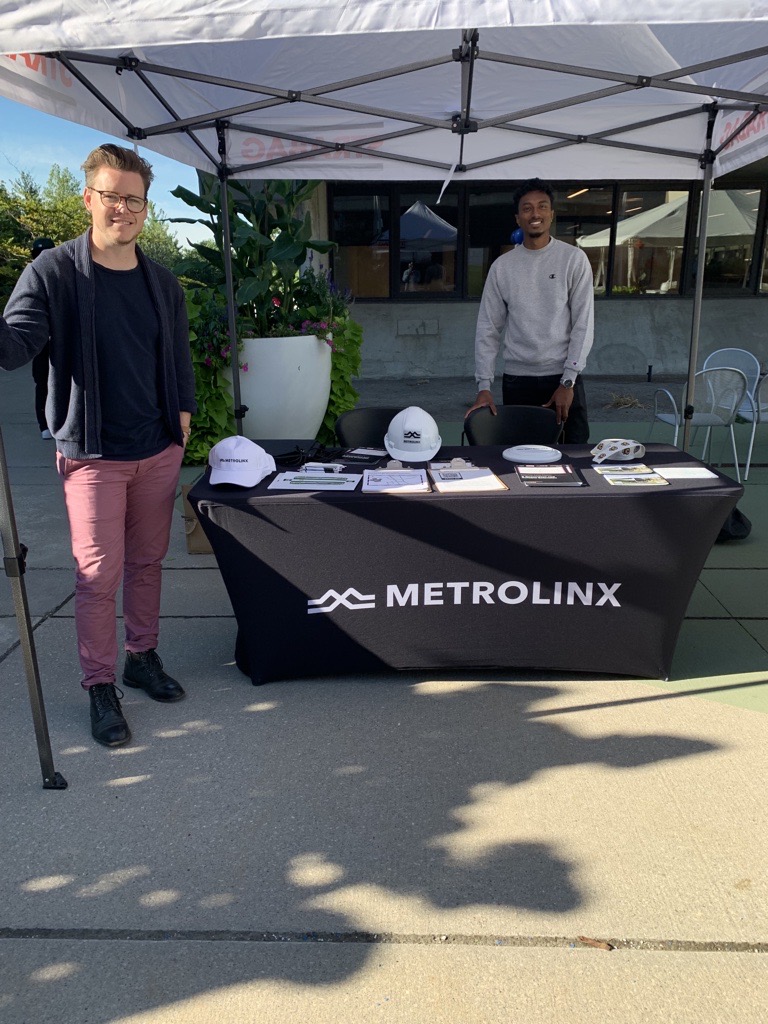 ScarbSubwayEXT's tweet photo. Good morning scholars! We're on campus at @UTSC today - just outside the bookstore📚 Come say hi! 👉🏽📍https://t.co/PLaoctP1Xz #UofT #backtoschool #ScarbTO #UTSC2022 https://t.co/GIqUzx1s9A