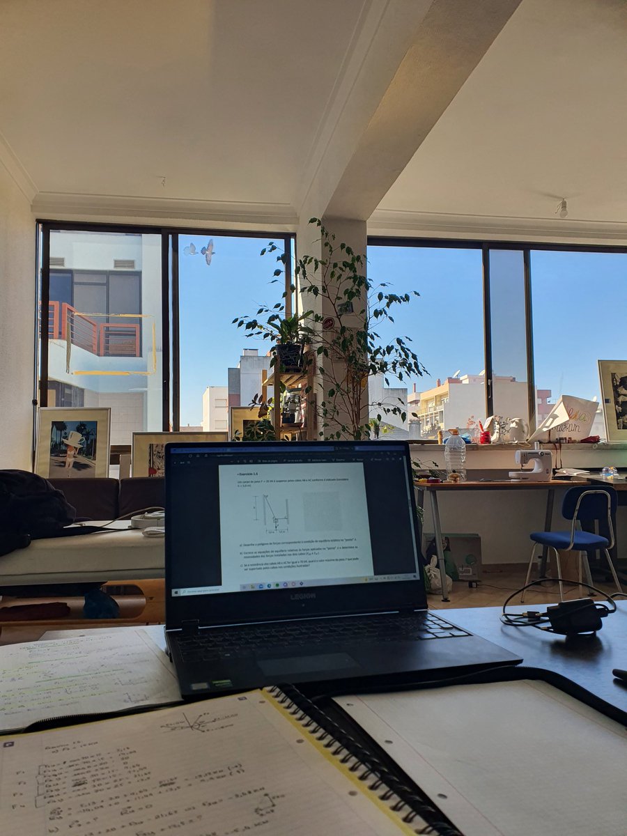 Estou a procura de malta que queira entrar no meu estúdio. Havia de ficar por volta de 60 euros o mês. Preciso urgentemente de pessoas :) (o espaço total é mais ou menos o triplo da foto)
Barreiro!