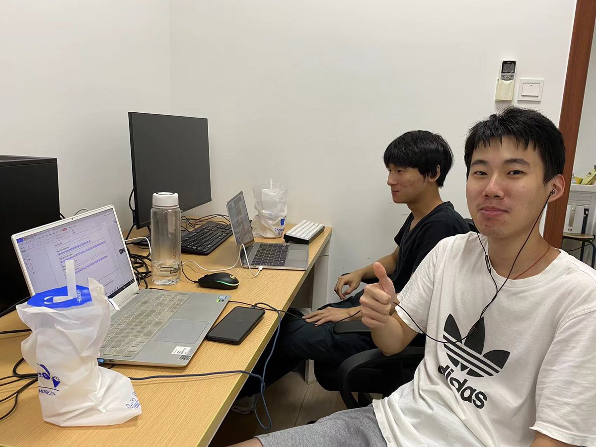 PavloDral's tweet photo. Behind the scenes, hybrid online/on-site, with our team online for a tutorial on #mlchem with #MLatom @ XACS #mlqcdyn #mlqc4dyn https://t.co/9Ak1MYB58Z https://t.co/QxeQ5uvtrn