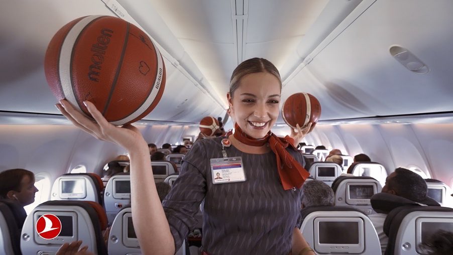 ozerselik's tweet photo. 🇹🇷🏀🛫

#Türkiyeninİmzası #Turkishairlines #TürkHavaYolları #Riofilm #Özhikayeler #eurobasket2022 https://t.co/dvehhqoG6m