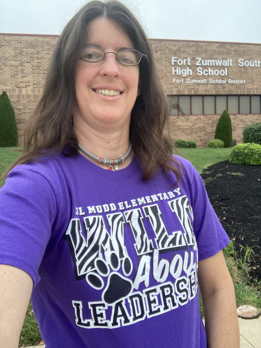 tya_heller's tweet photo. ⁦@ZumJLMudd⁩ is wild about leadership and I’m wild about this shirt! https://t.co/jLJbAxS7Fe