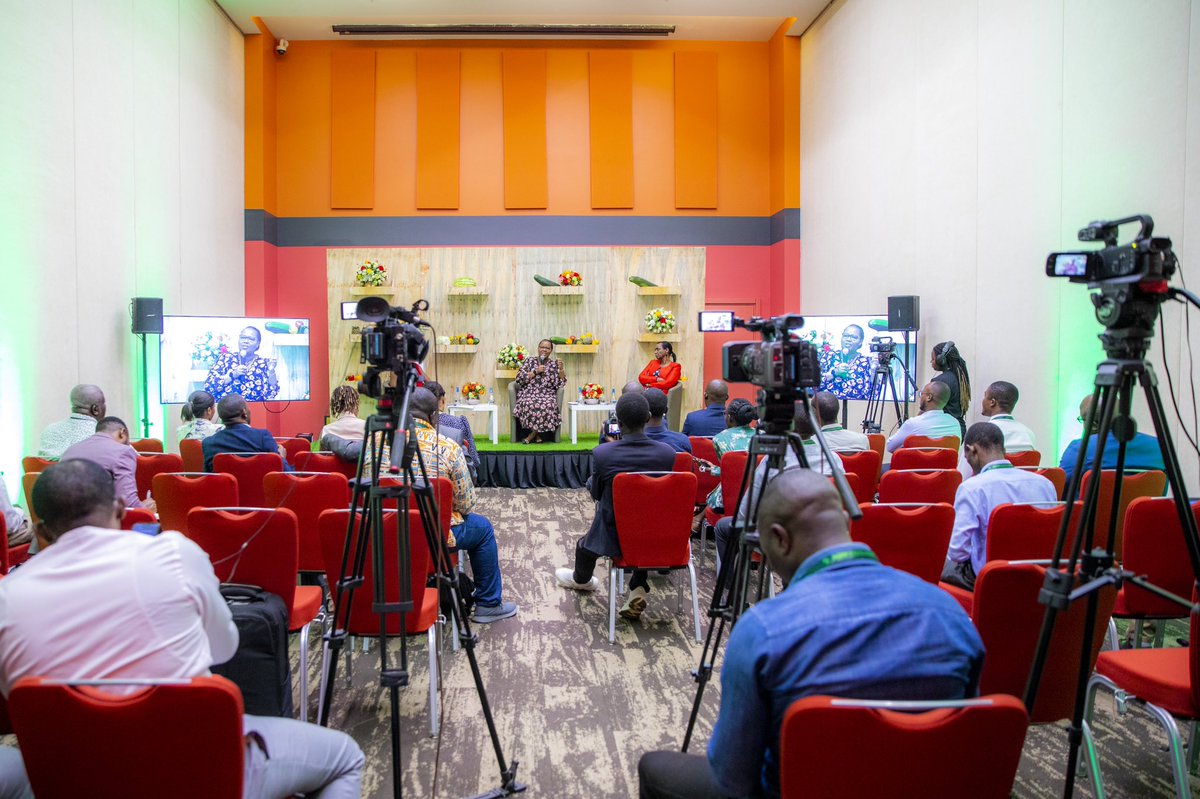 RwandaAgri's tweet photo. Minister @g_mukeshimana and the President of AGRA @agnes_kalibata held a press briefing that shed light on both their expectations for #AGRF2022 and commitments to move Africa’s agricultural sector out of the current food crisis. https://t.co/jplrPpdSTy