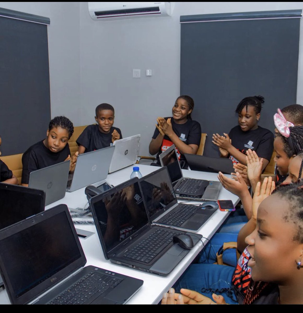 PyaleWorkhub's tweet photo. Our 8-seater conference room costs N5,000 per hour and N3,750 for more than 3 hours, for bookings call us on 08188175030, 08177101010 you can also send us a Dm.
#enterpreneur #coworkers #corworkingspace #coworkinglife #startup #workstation #privateoffices #sharedofficespace https://t.co/A7UzryYhZq