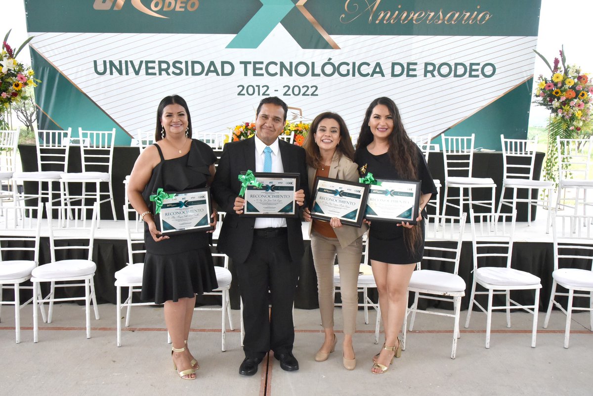 UTRodeo1's tweet photo. El pasado 05 de septiembre se llevó a cabo la ceremonia solemne del 10° aniversario de la UTRodeo En este magno evento se entregaron reconocimientos al personal con 10 años de trayectoria, así como a las ex – rectoras y por supuesto al Ing. Héctor Arreola Soria. https://t.co/1D6etFmxp1