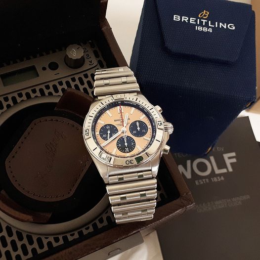 #BREITLING PRE-OWNED ✨ 2021
Chronomat BO1 42

Stainless Steel - Copper Dial
#AB0134101K1A1
Complete with Breitling Embossed ~ Wolf Watch Winder Box, with manufacturer warranty
