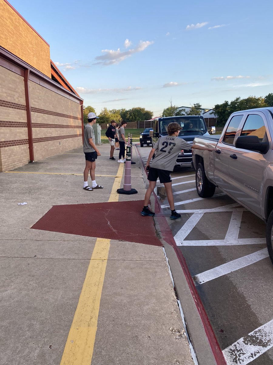 Really glad to see the kids out this morning helping others.  Nice way to start the week!