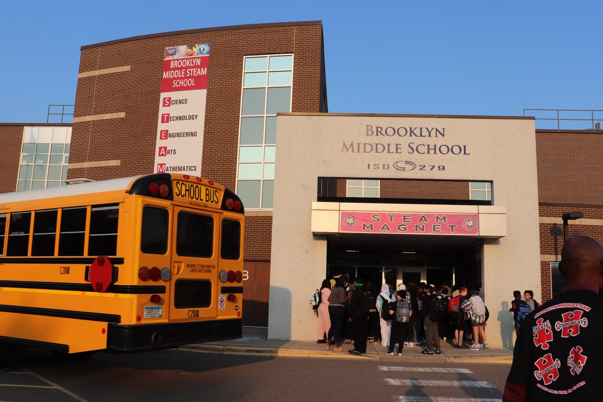 bmssteam's tweet photo. WELCOME Bulldogs! #firstdayofschool2022 #bmssteambulldogs #bmsbulldogsrock #bmsbulldogpride https://t.co/uVuTSDxKGr