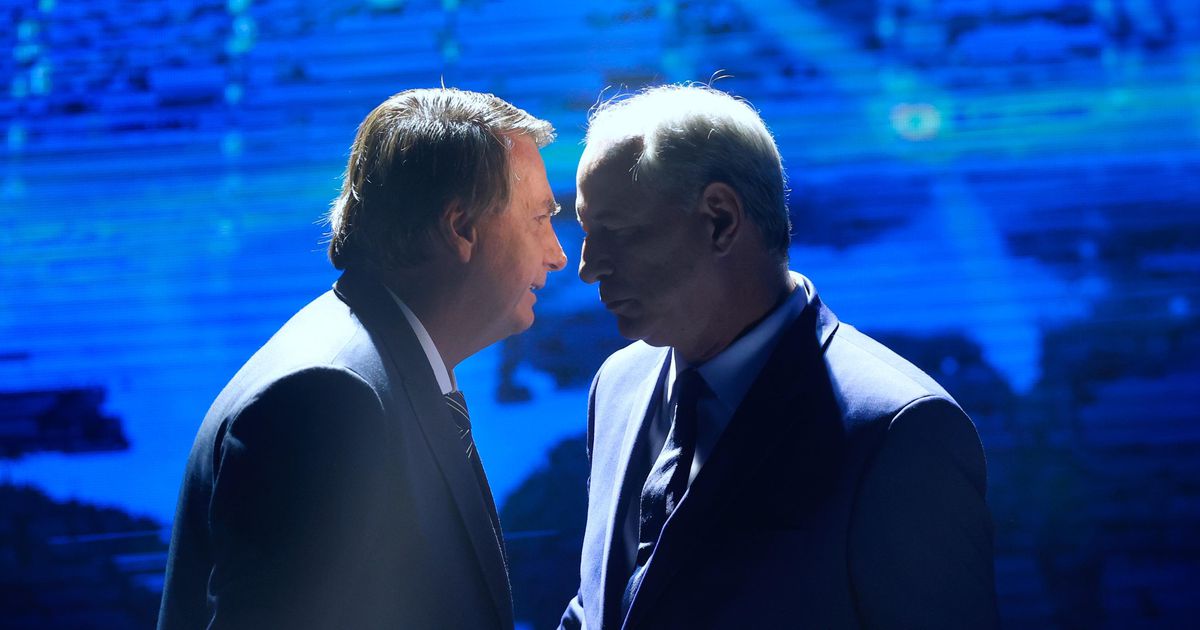 DVitoPobrelone's tweet photo. Bolsonaro e Ciro, com as bênçãos de gen Heleno..
 E se chapa fosse Coronel e Capitão? Jaciro Bolsogomes, essa seria demais....
Se cuida, Lula!!!! https://t.co/6pxREalakM