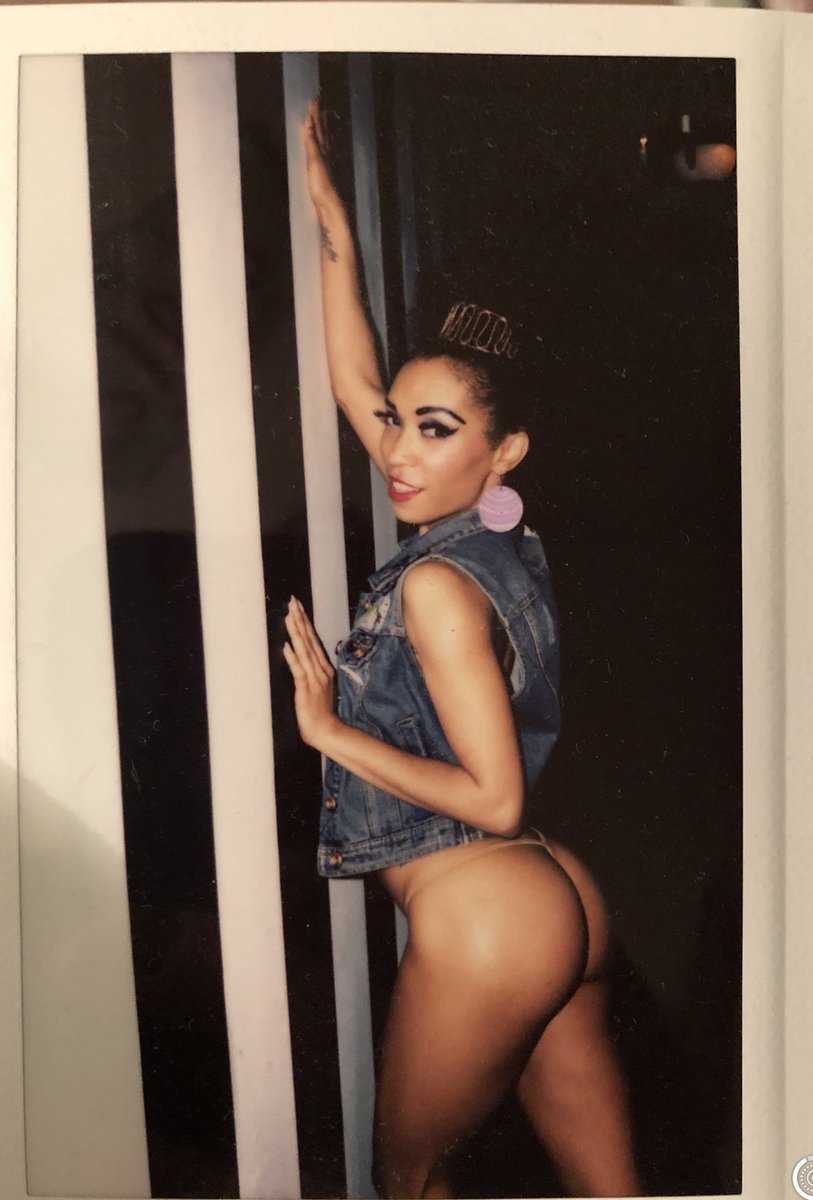 frontrowpaul's tweet photo. Always love @JeezLoueez #1fan #supportburlesque https://t.co/GN7s37gnvZ