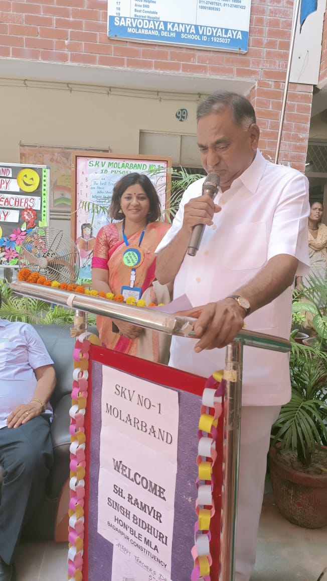 SMolarband's tweet photo. SKV No 1 MOLARBAND (1925037)
#Hon'ble MLA sir #Ramvir Singh Bidhuri Badarpur (Assembly constituency) Visit in our school on #Teachers day celebration .
@Dir_Education
@MentorRupadhyay
@msisodia
@PbpandeyB
@LetsTalkEdun https://t.co/wgRIngwJga