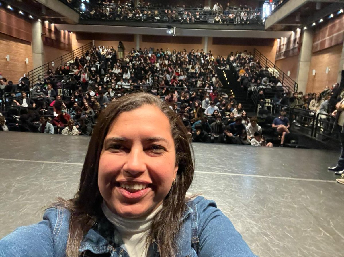 AnaPaulaMatosBA's tweet image. Estamos aqui no Colégio Santa Cruz, em São Paulo, participando de um debate com representantes de partidos escolhidos através de enquete dos próprios alunos.