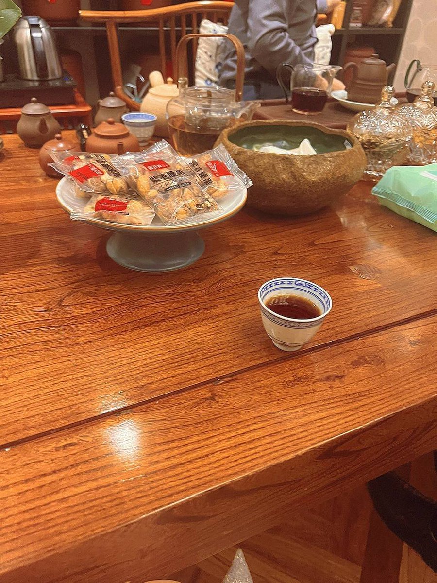 shkrhb's tweet photo. drink tea https://t.co/GKdg2frOdU